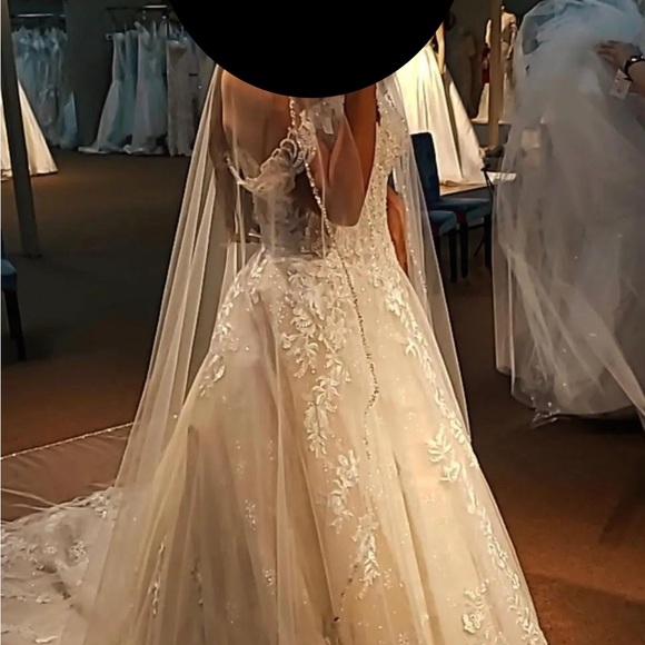 Wedding Dress white “cream” strapless ( Sleeves to attached)